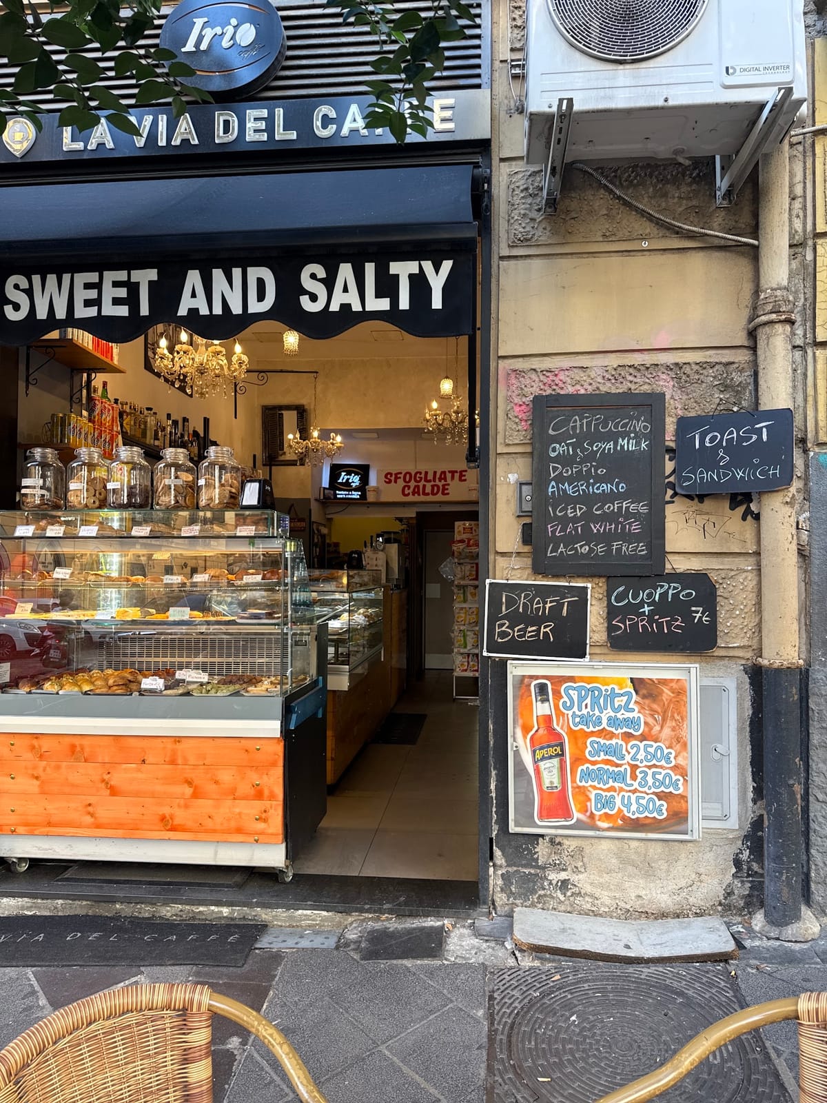 LA VIA DEL CAFFÈ