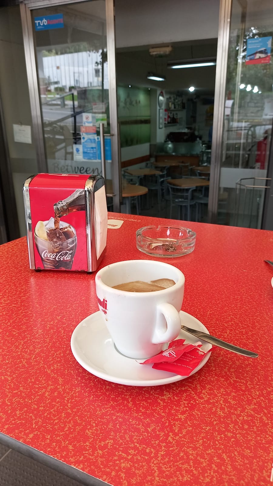 Café Beetwen