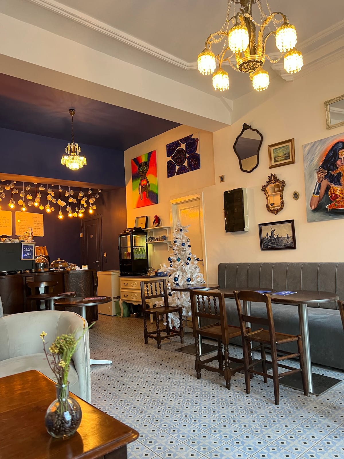 White Lion Café
