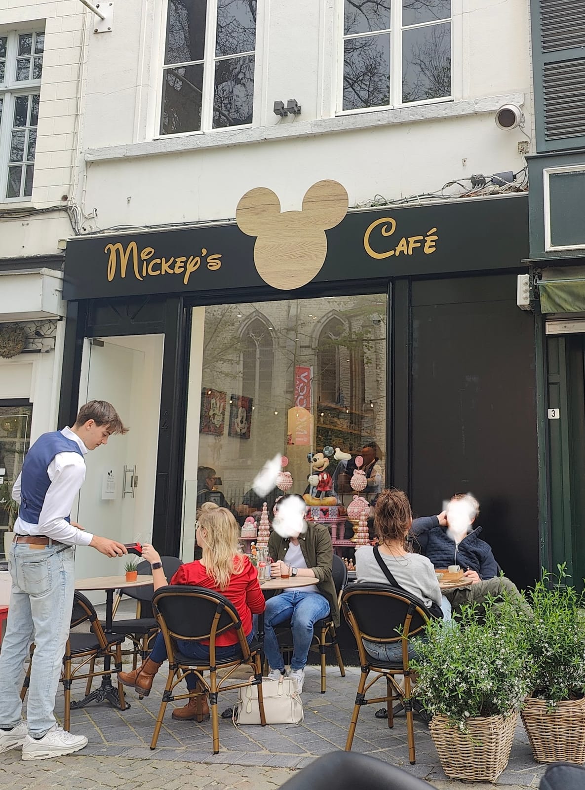 Mickey’s Happy Store and Café