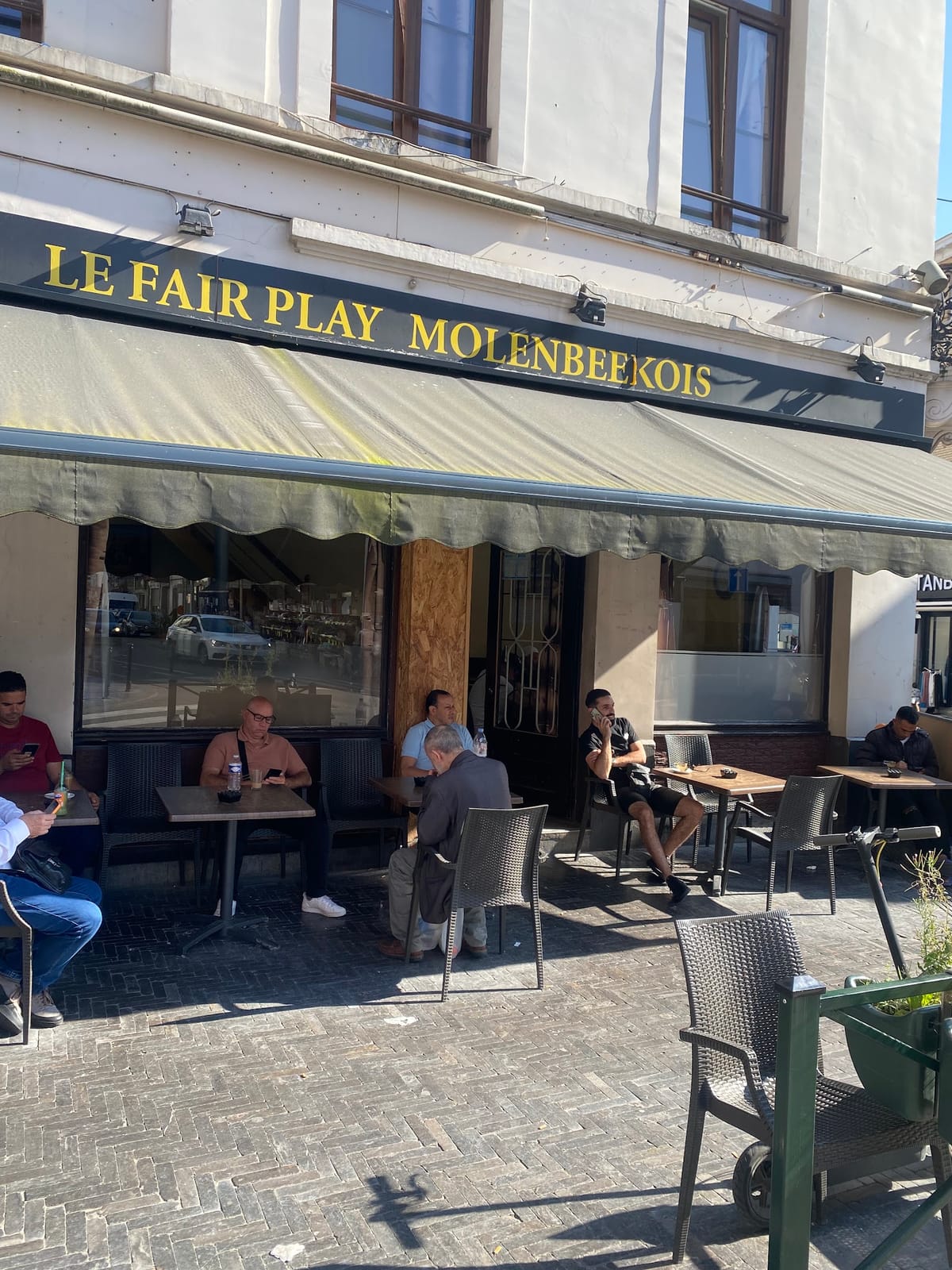 café