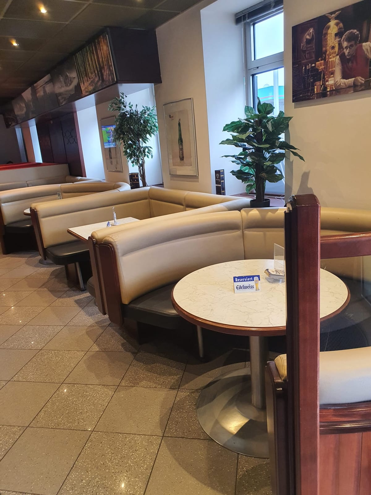 STADLAUER CAFE