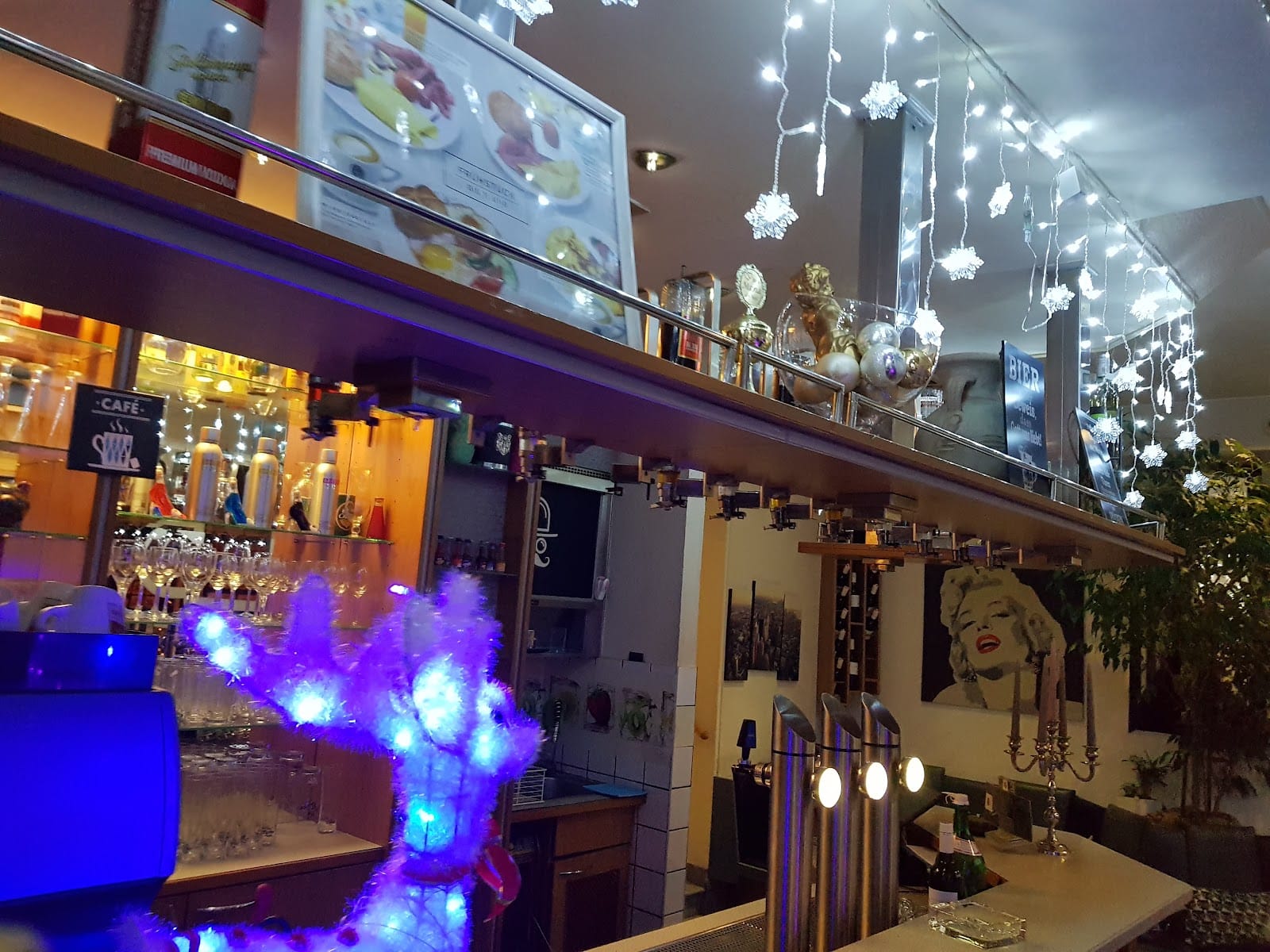 MELLYS CAFFE