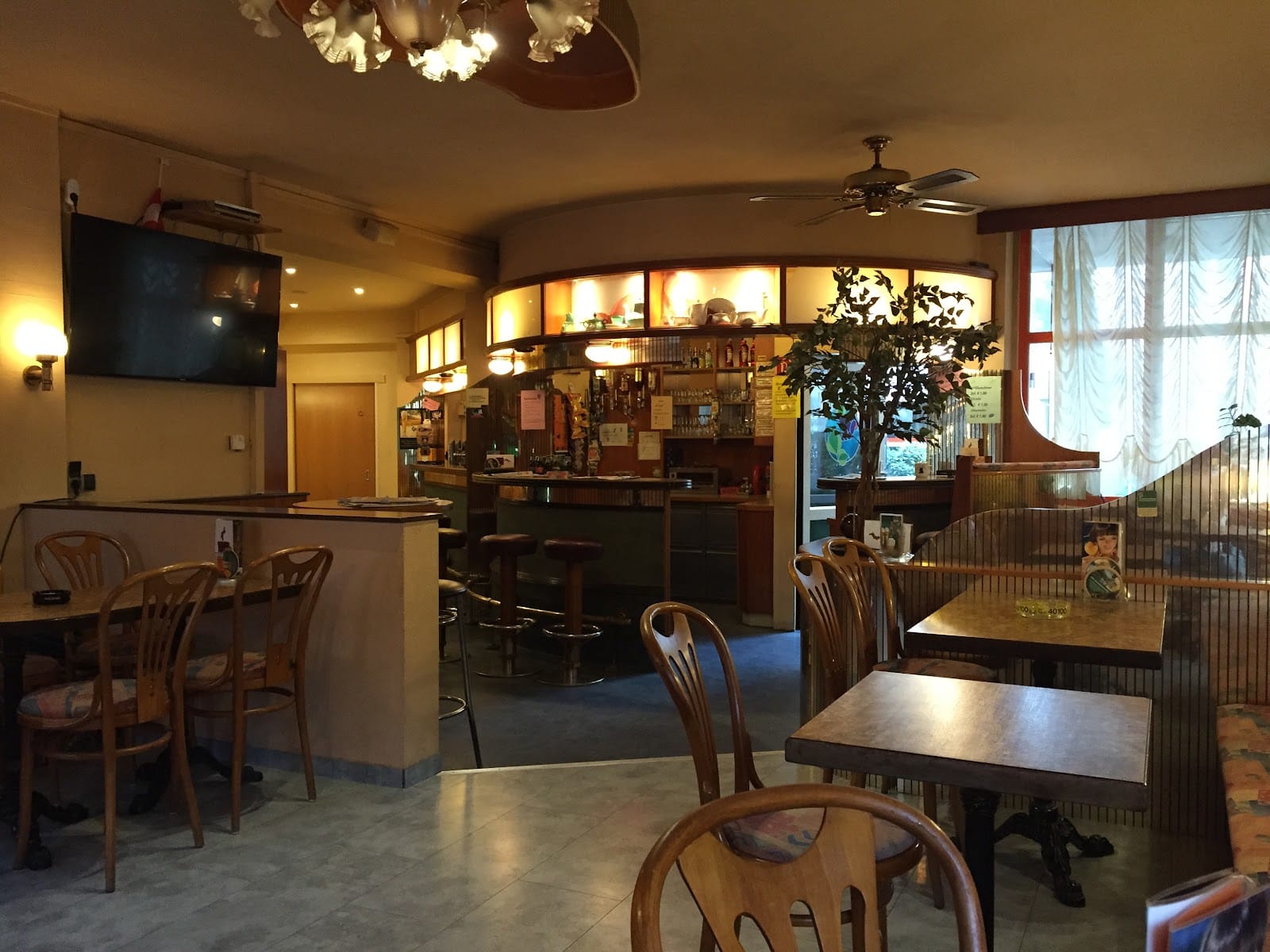 Cafe Nostalgie