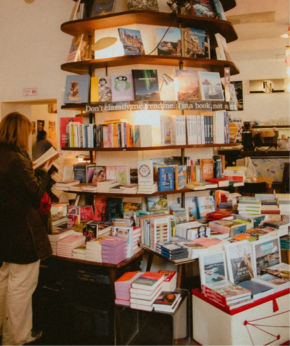 phil - Café, bookshop & bar photo 2
