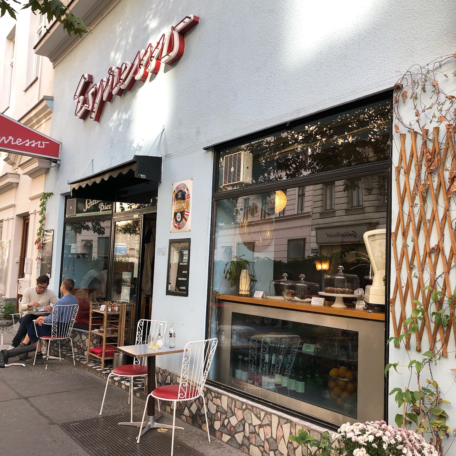Café Natural Winebar Espresso.
