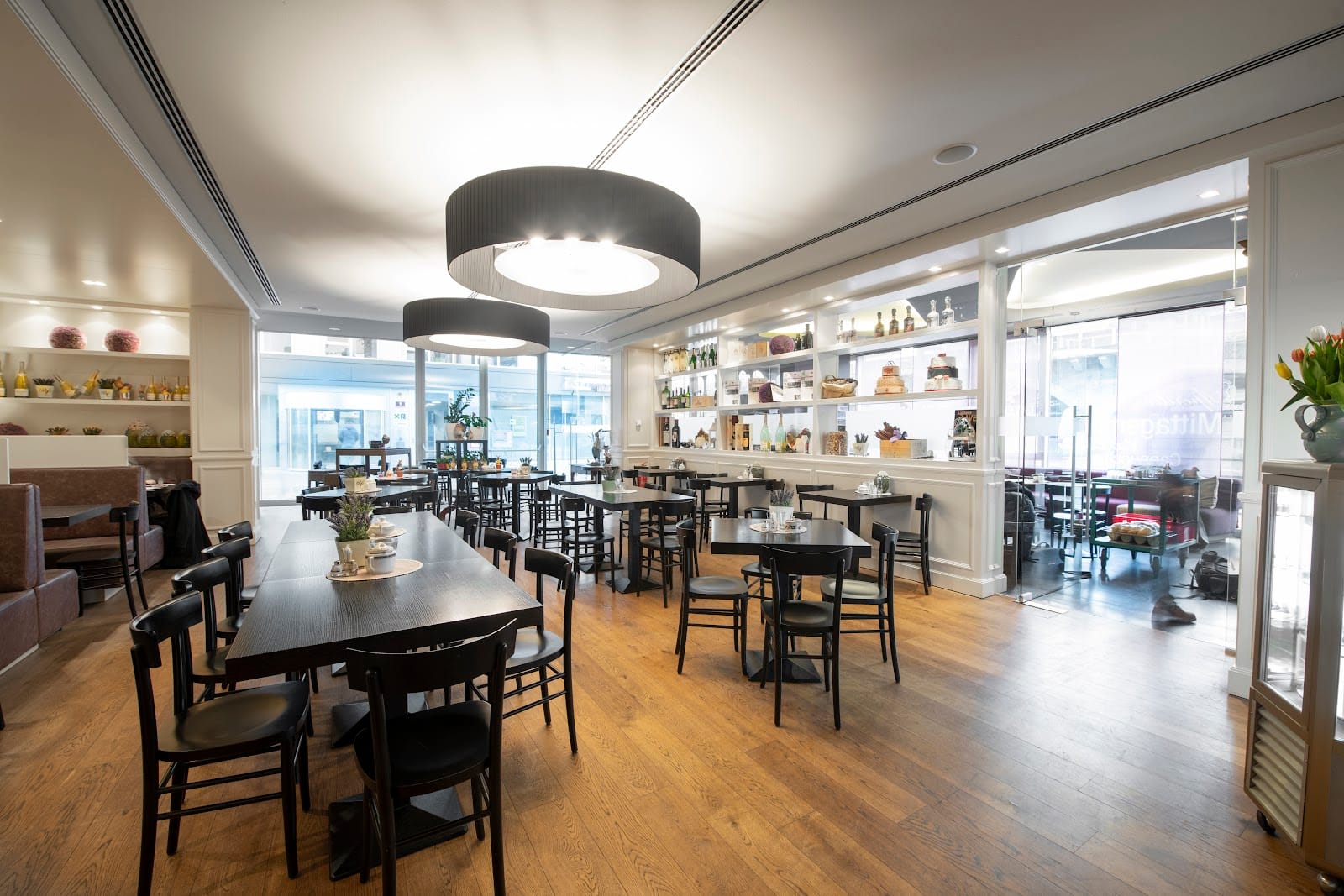 Lavendel-Bistro-Cafe-Patisserie