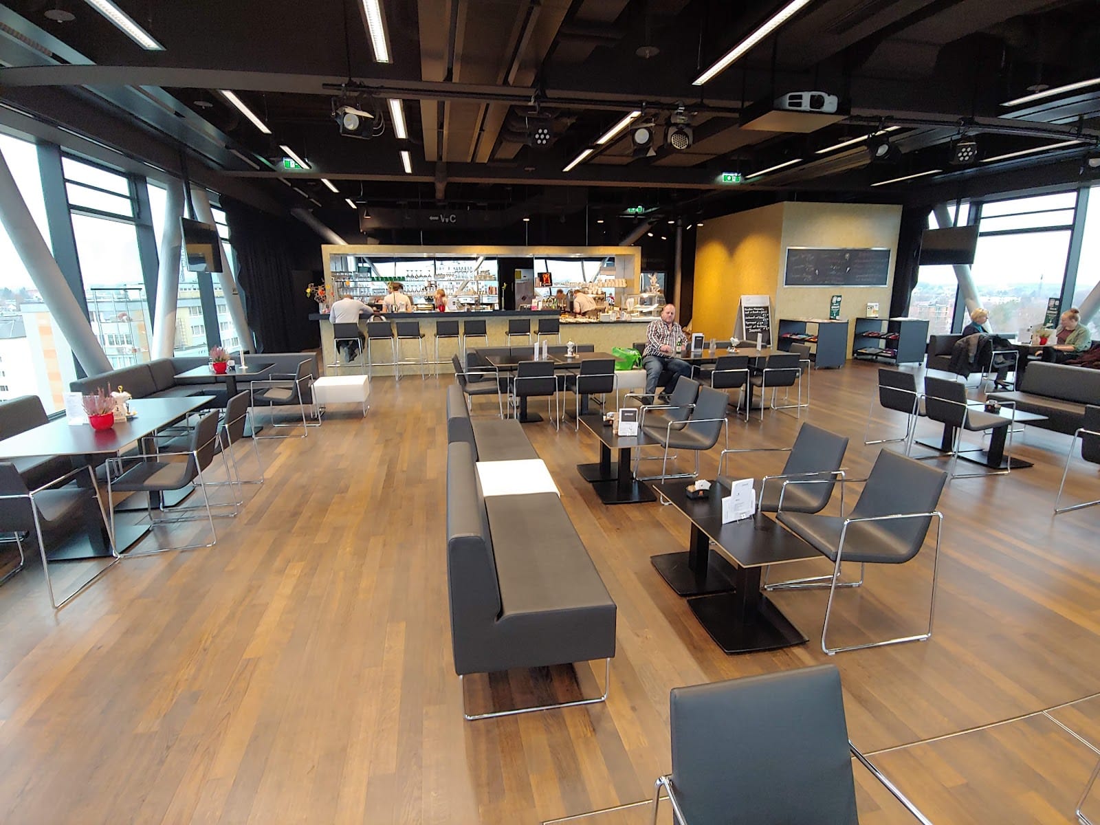 KOWALSKI café & bistro I panoramabar / Neue Mitte Lehen