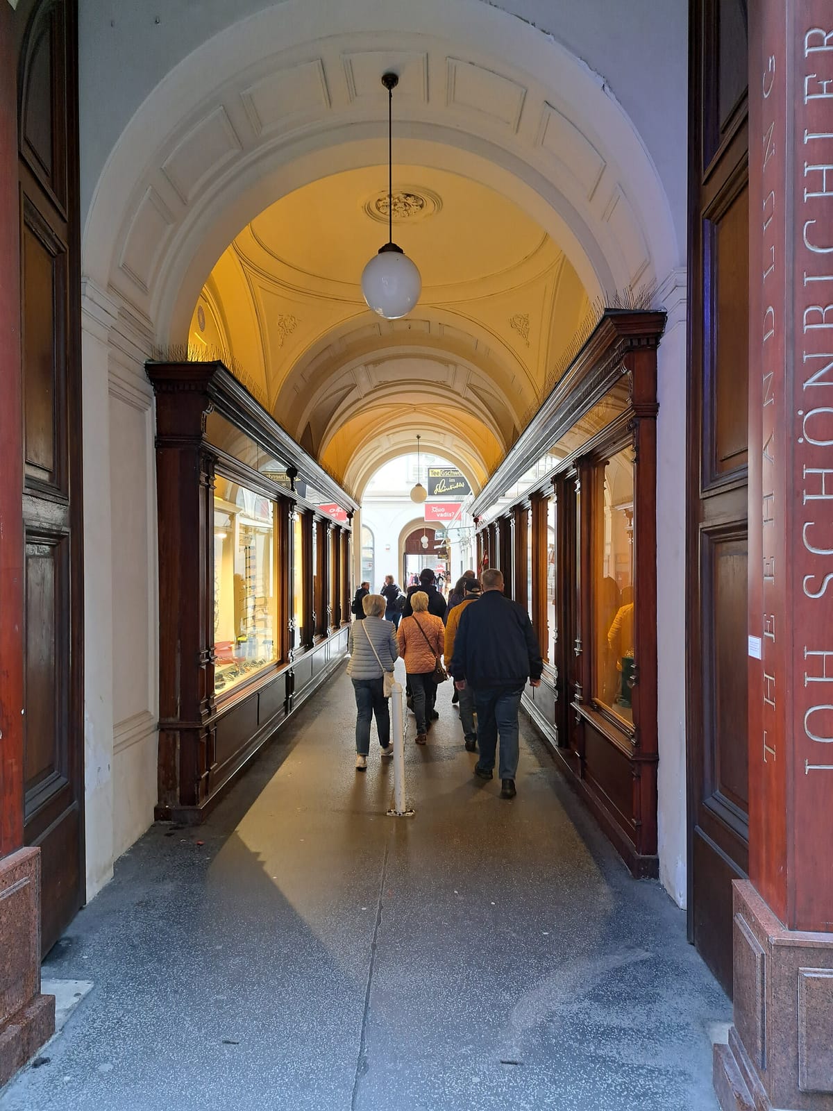 K.u.K. Hofzuckerbäcker L. Heiner Wollzeile, Cafe-Konditorei photo 3
