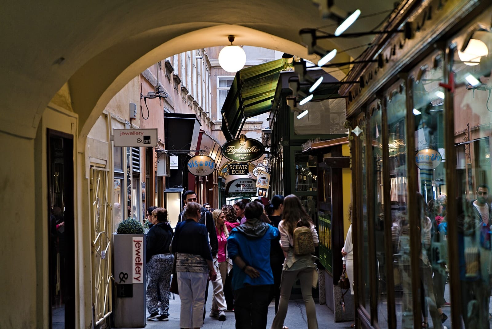 K.u.K. Hofzuckerbäcker L. Heiner Wollzeile, Cafe-Konditorei photo 5
