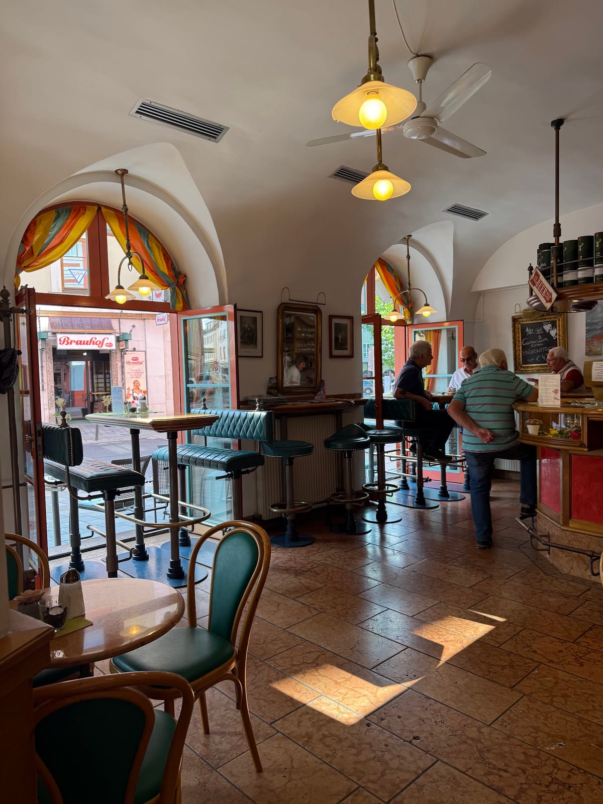 Café/Bar Mosser