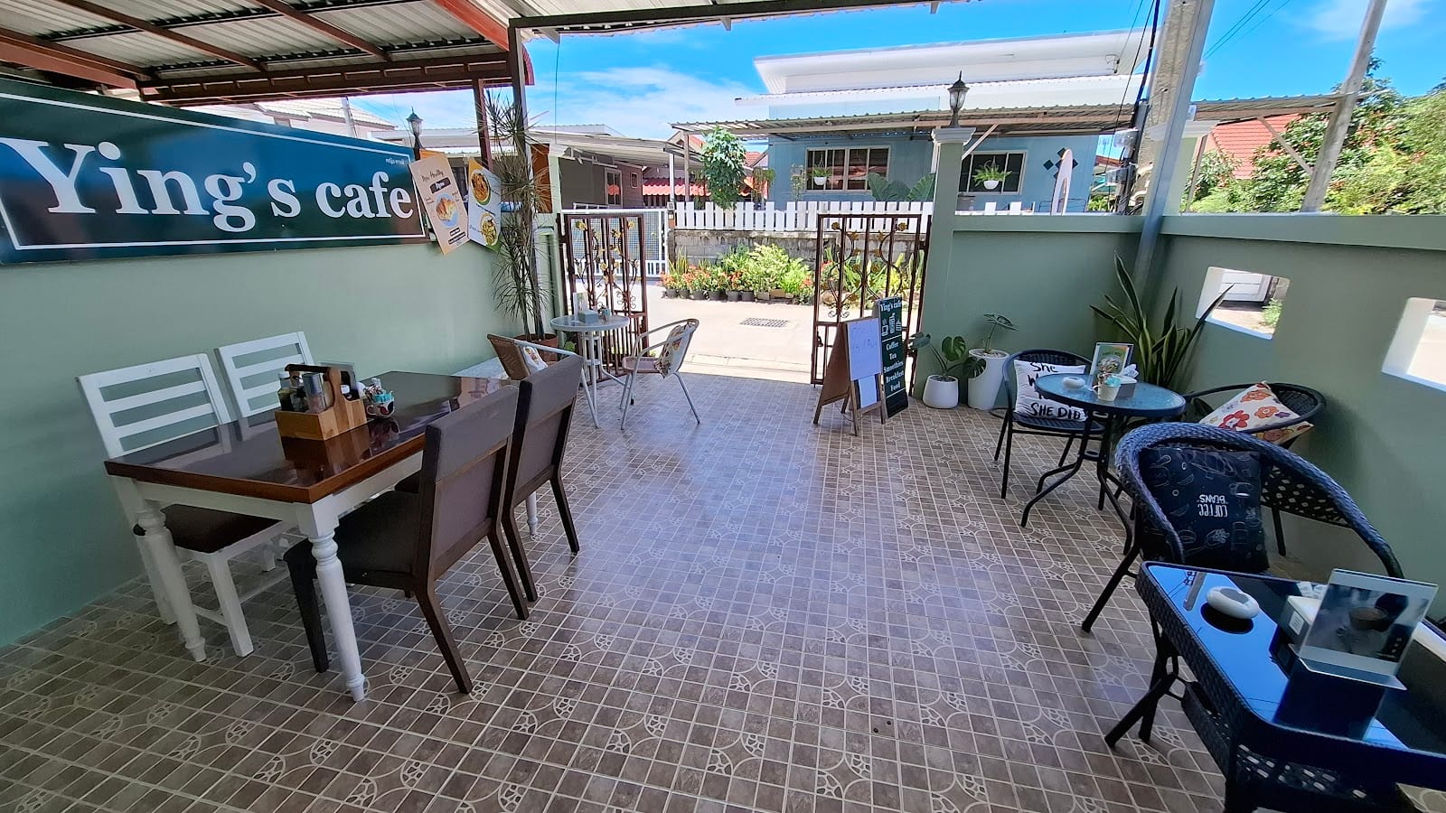 Ying's cafe (new location)