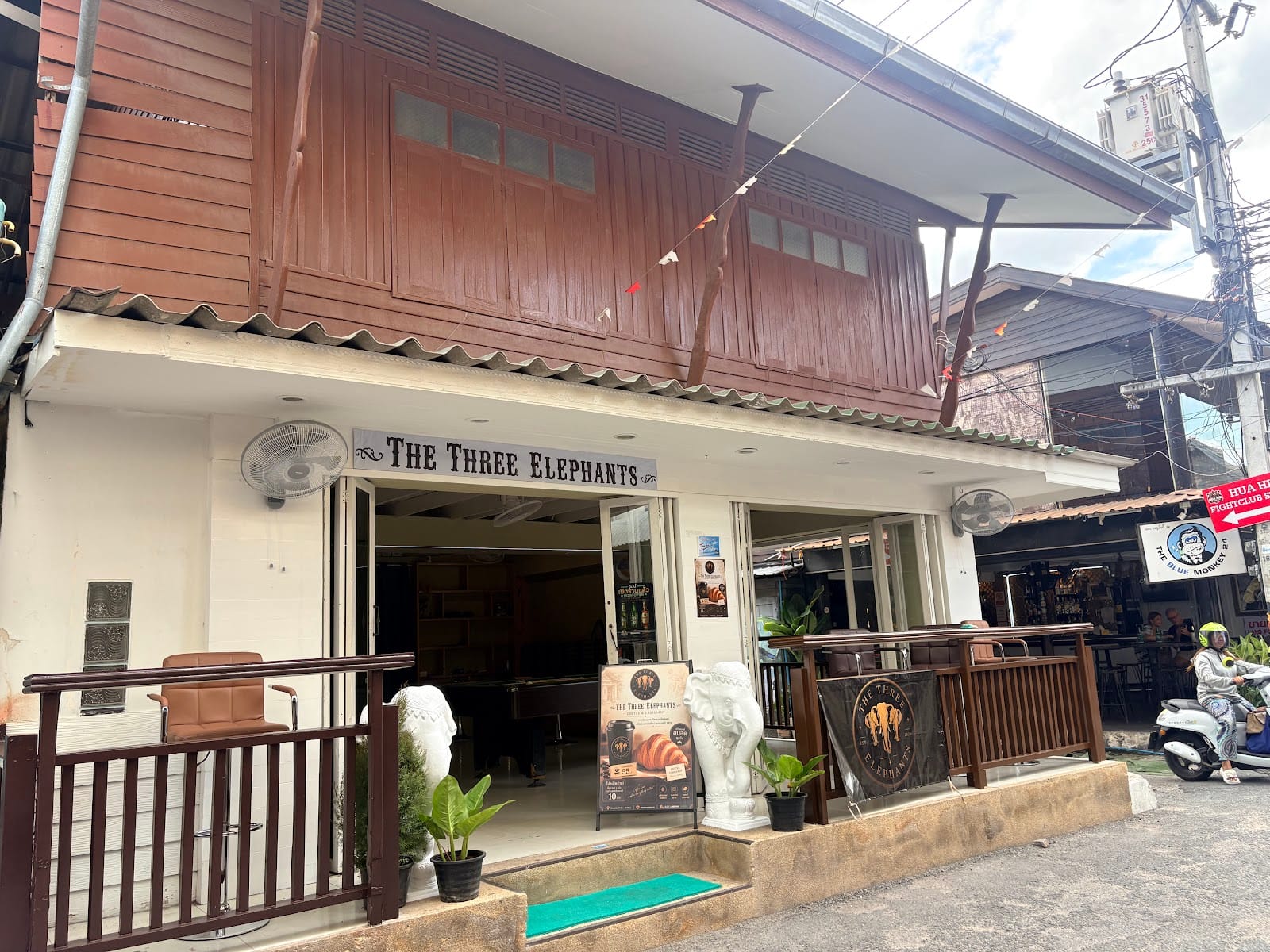 THE THREE ELEPHANTS CAFE HUA HIN