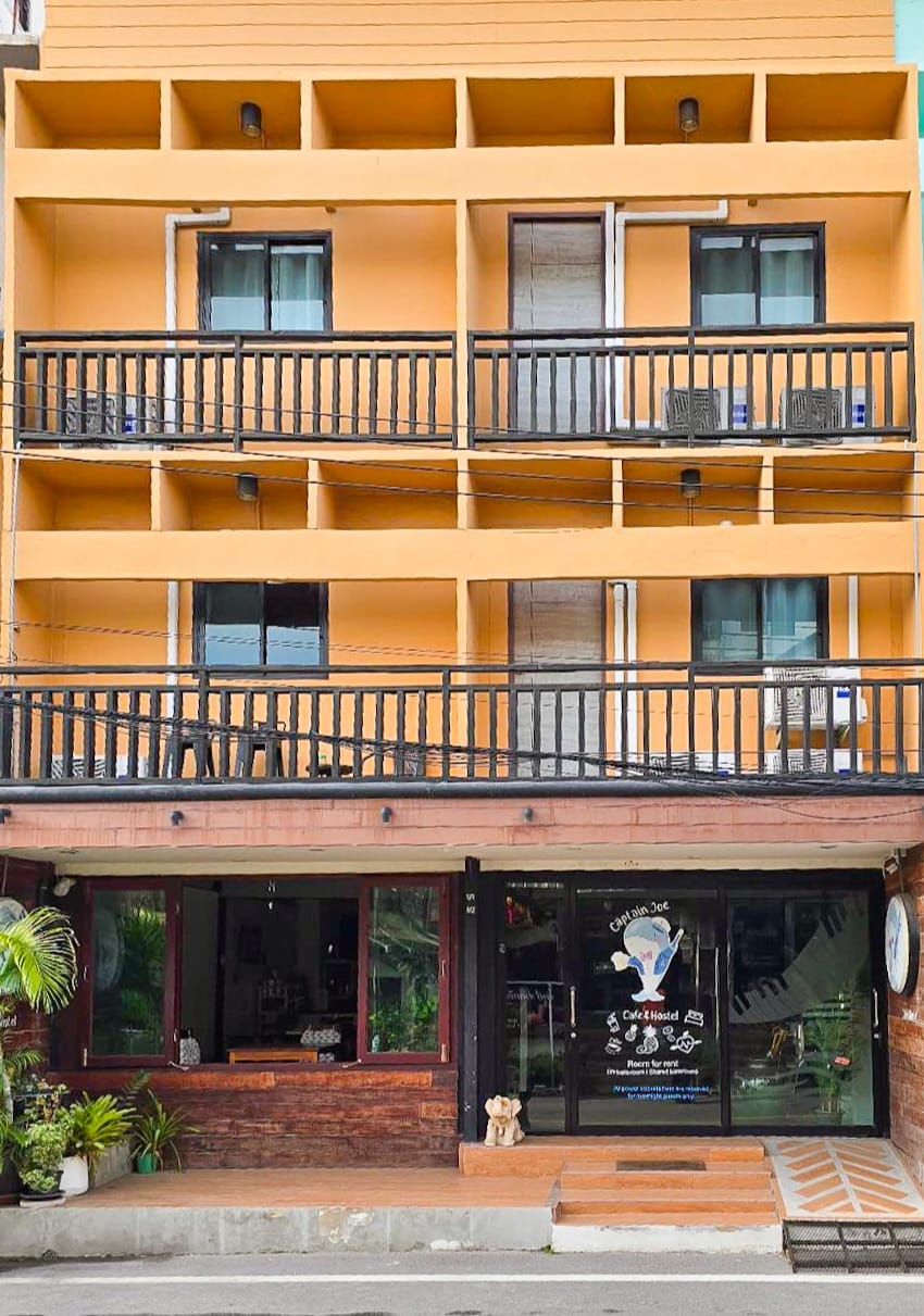 Captain Joe Cafe & Hostel