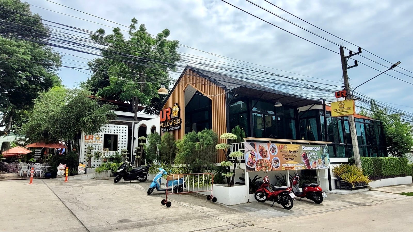 UR Yellow Bus Cafe