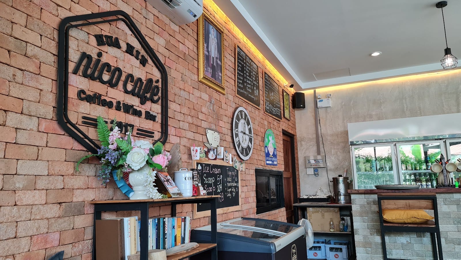 Nico Café, Coffee & Wine Bar