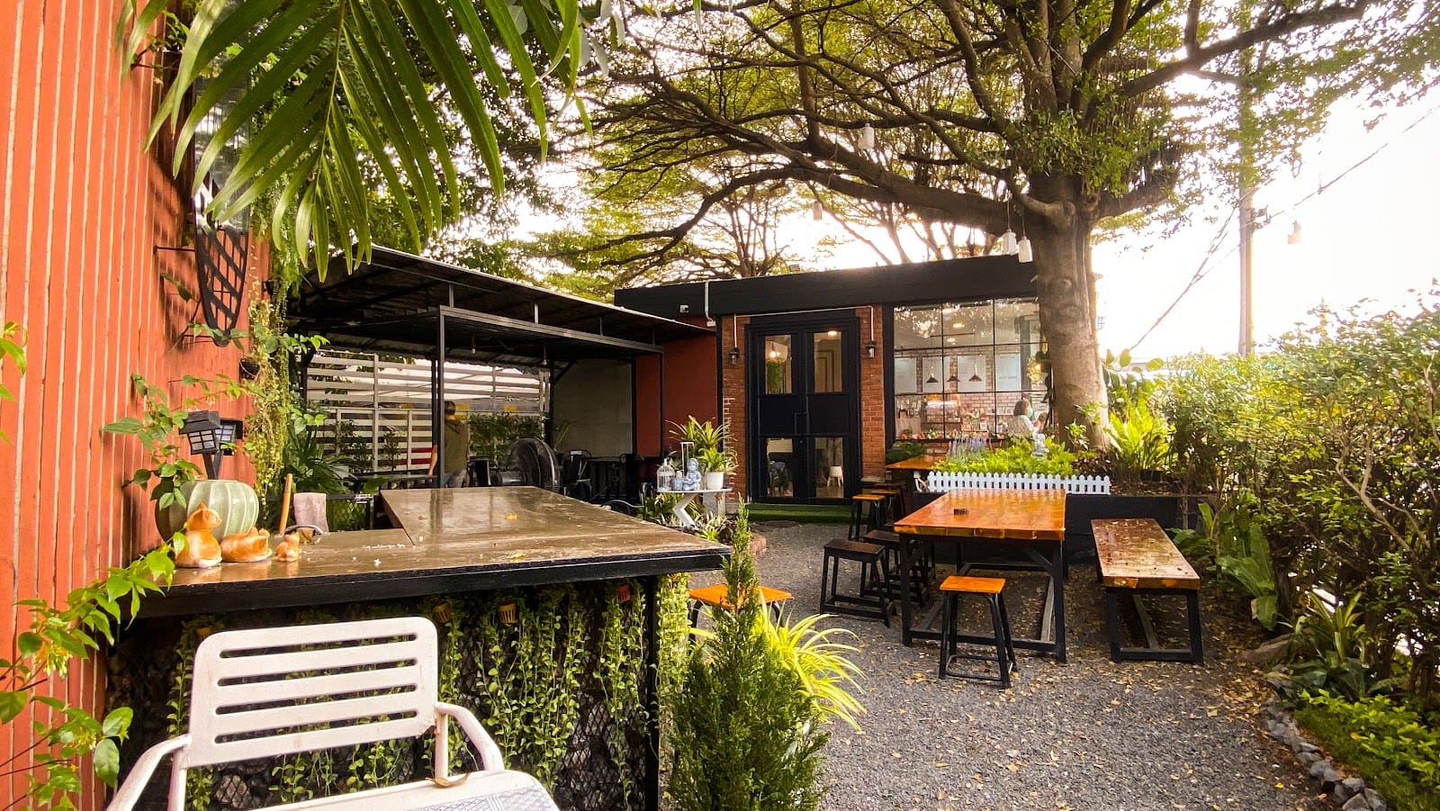 Holic Haus cafe&garden โฮลิคเฮ้าส์ คาเฟ่แอนด์การ์เด้น