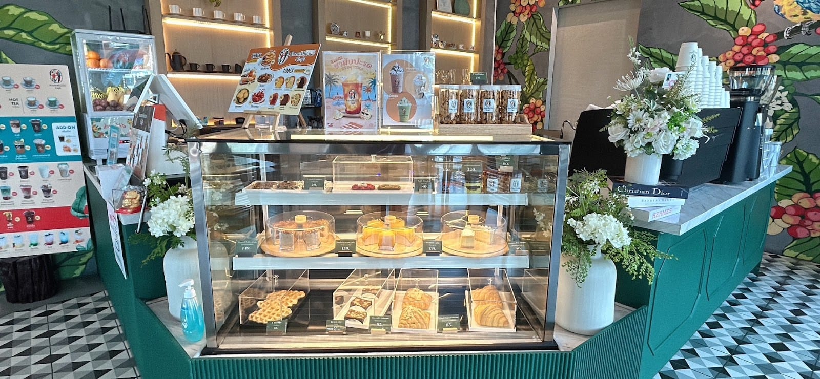 KaewMacaw Cafe -Village Hub 90