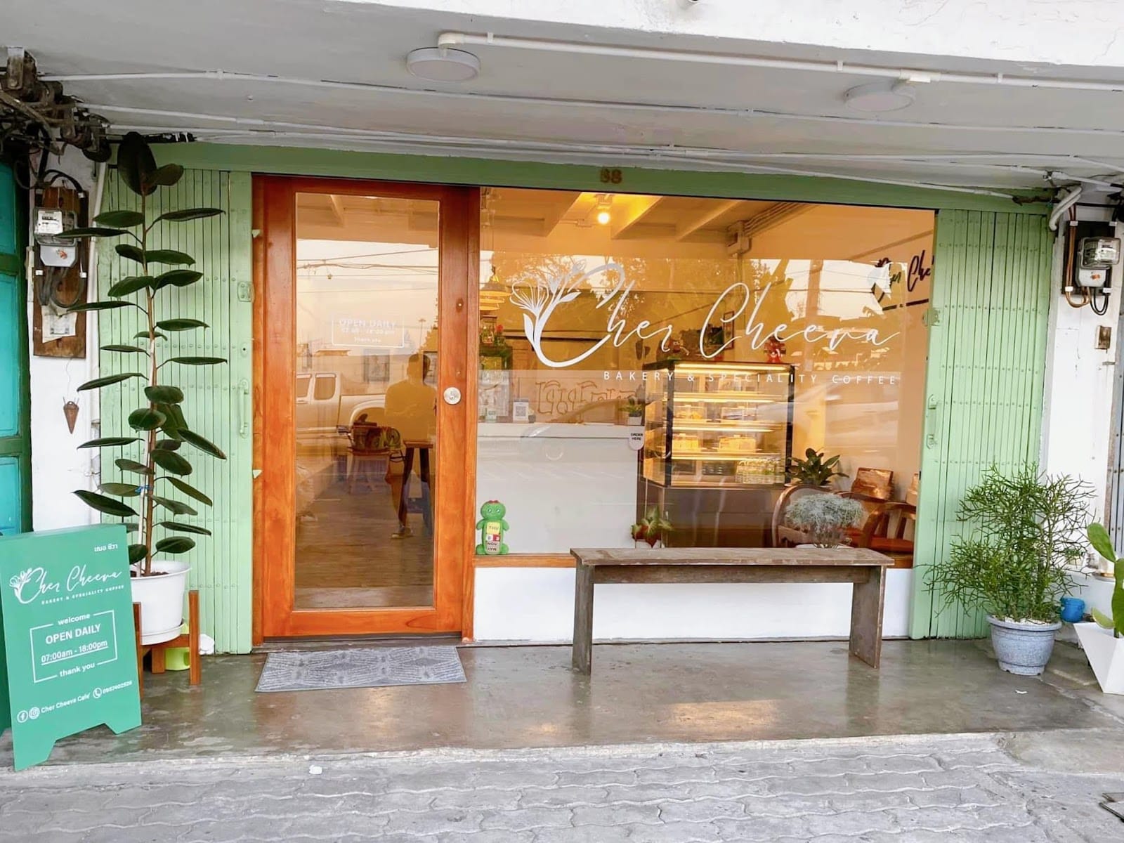 Cher Cheeva Coffee (bakery & speciality coffee)(Slow Bar)