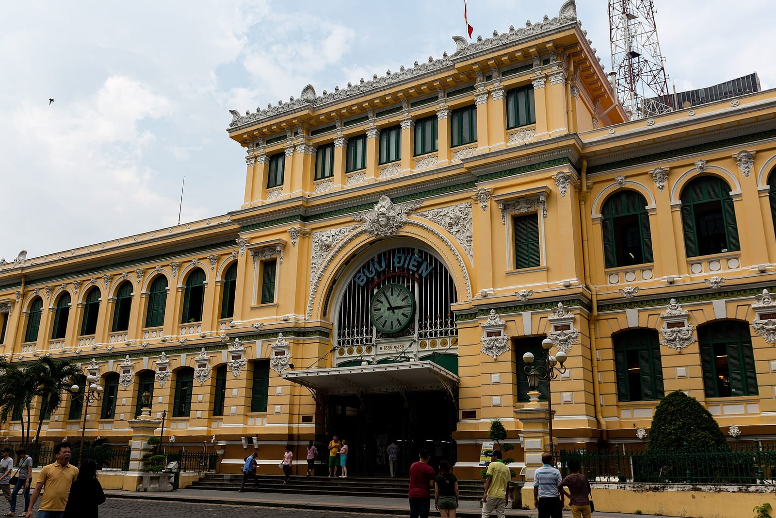 Maison Marou Café Nguyen Du