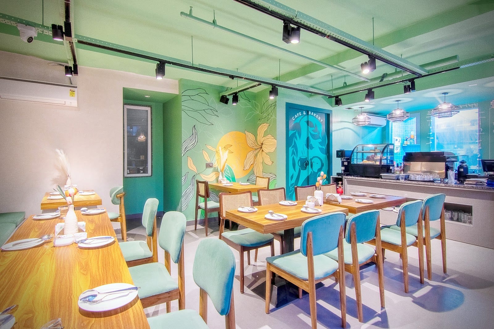 Avaya Cafe And Bakery
