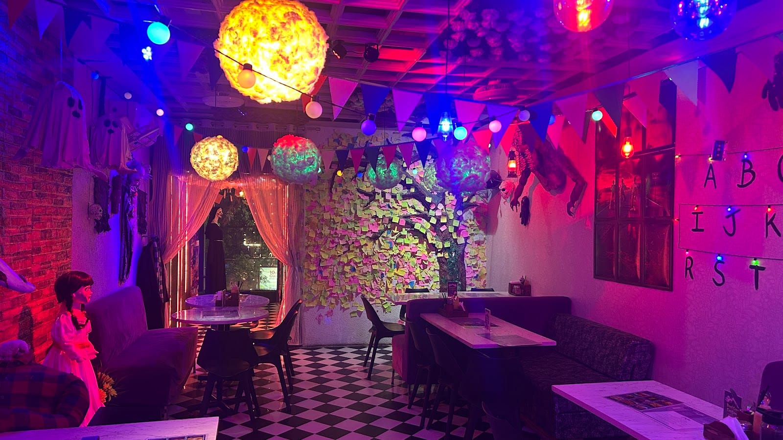 Nostalgia Cafe