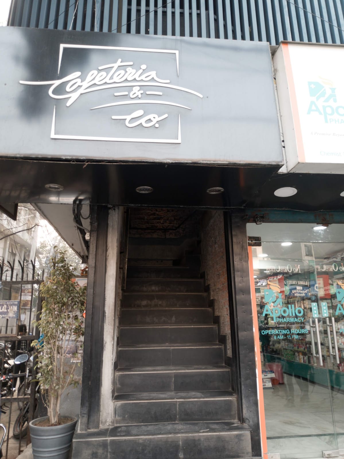 Cafeteria & Co.