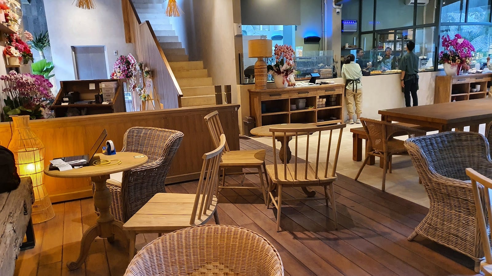 Umanari Cafe & Resto