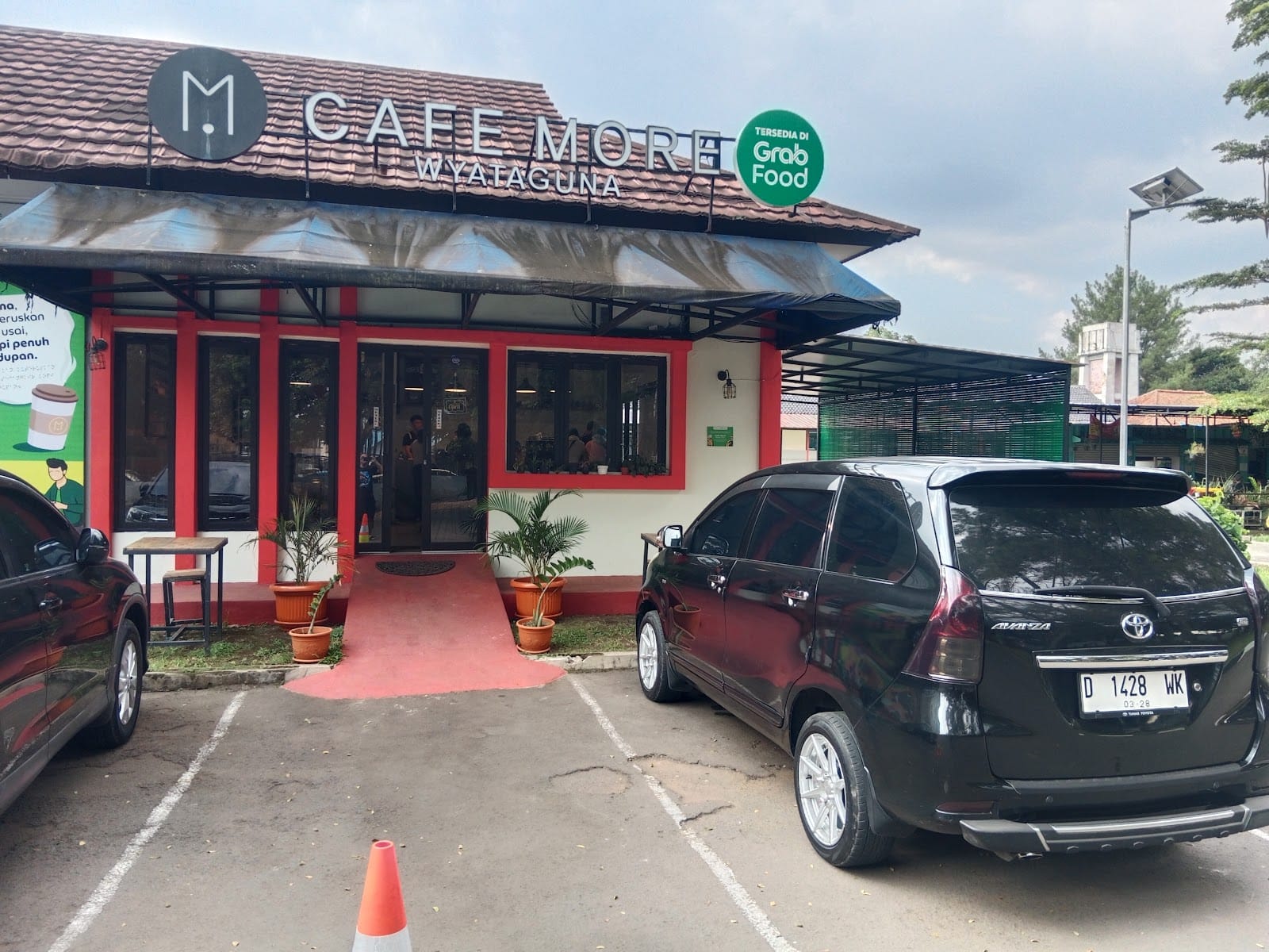 Cafe More Wyata Guna