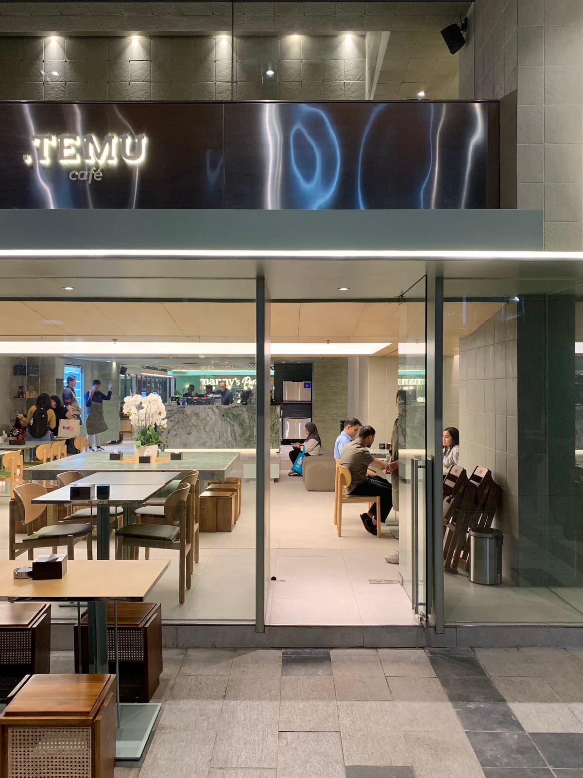 Titik Temu Cafe Agora Mall