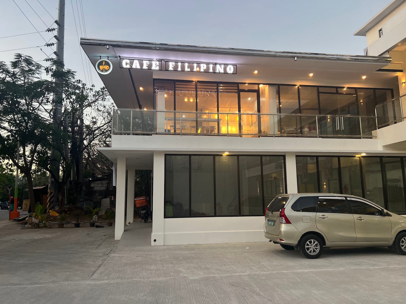 CAFÉ FILIPINO