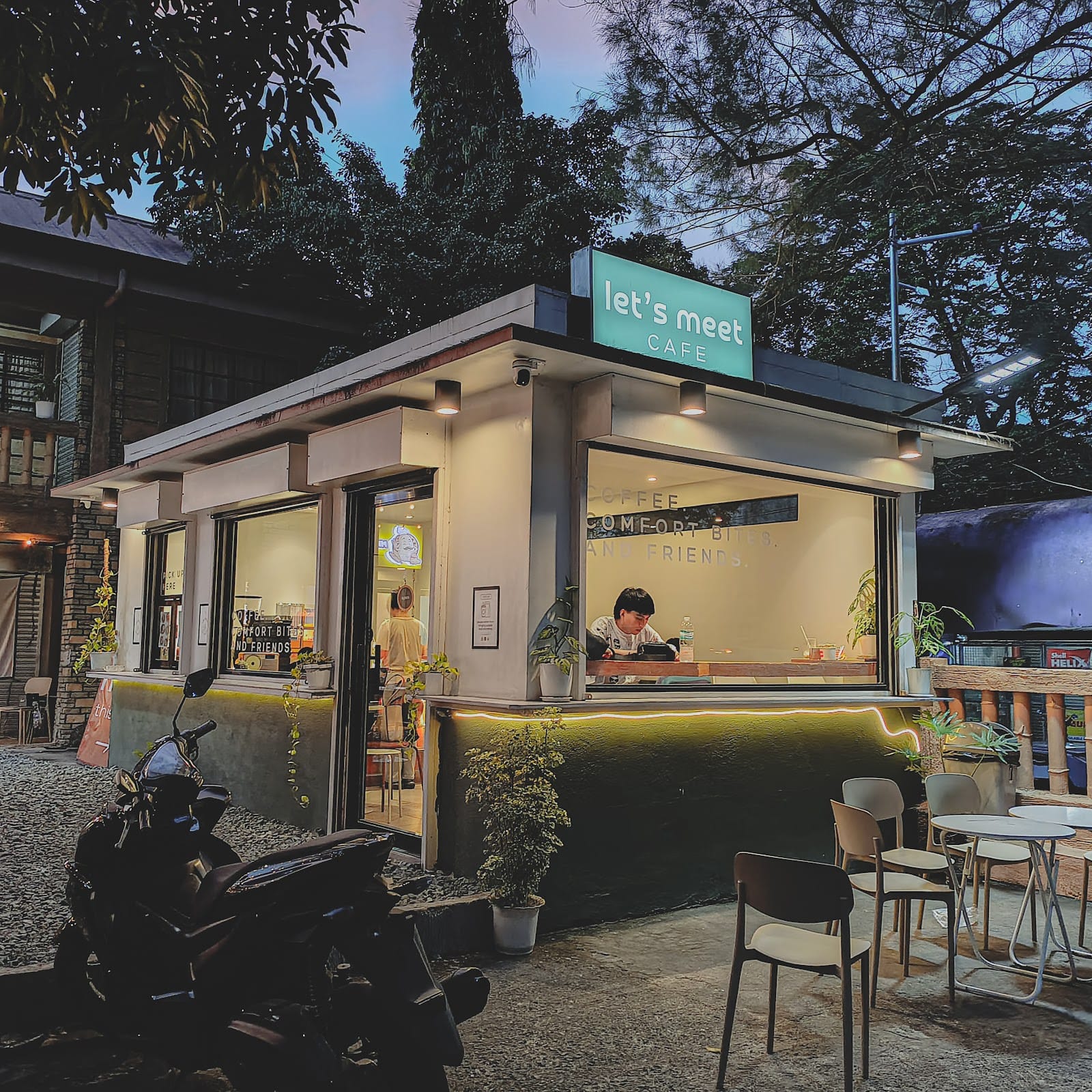 Let's Meet Cafe