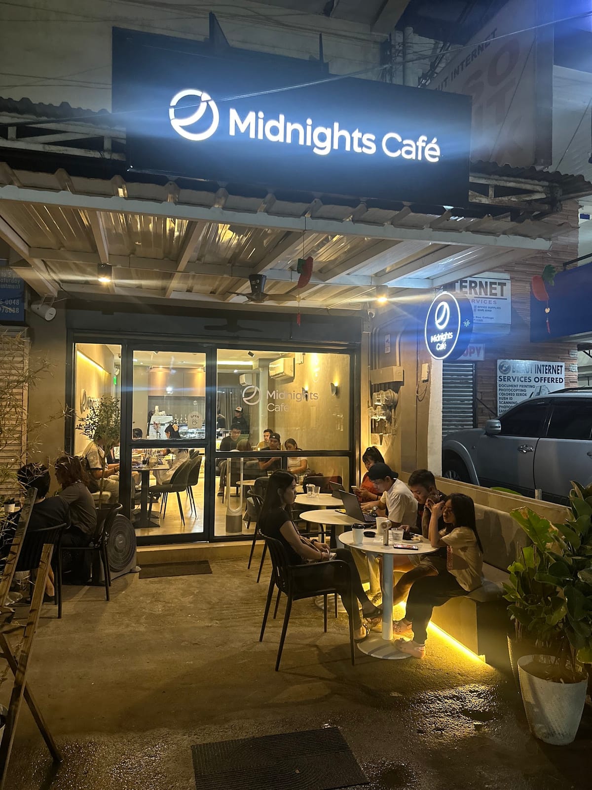 Midnights Cafe