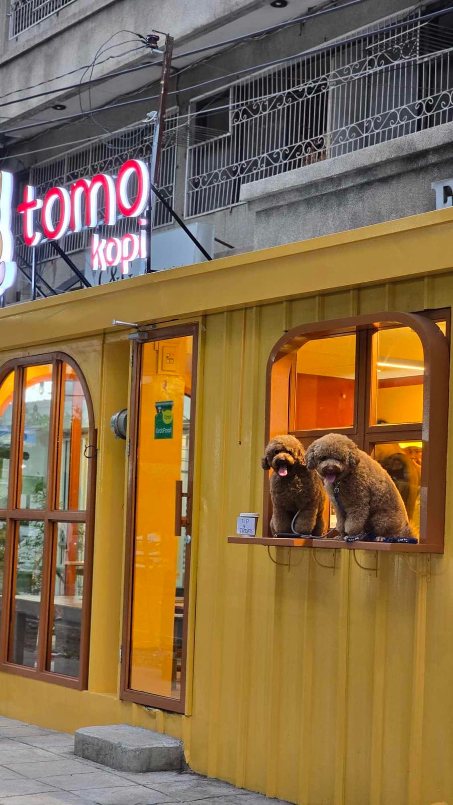 Tomo Kopi - Emilio Jacinto Street