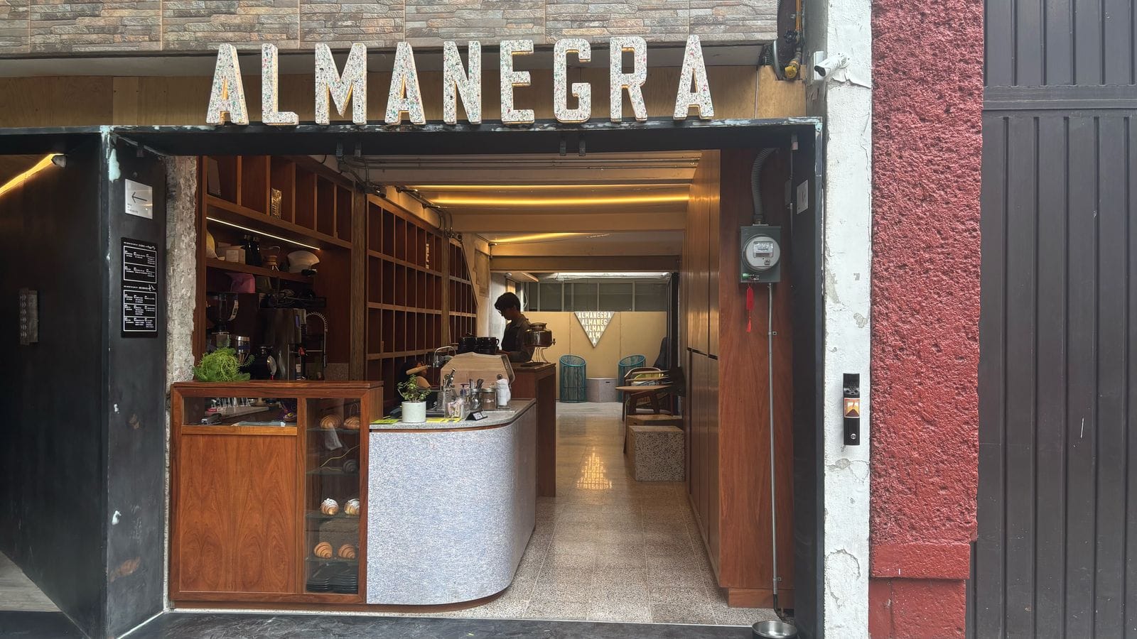 Almanegra Café
