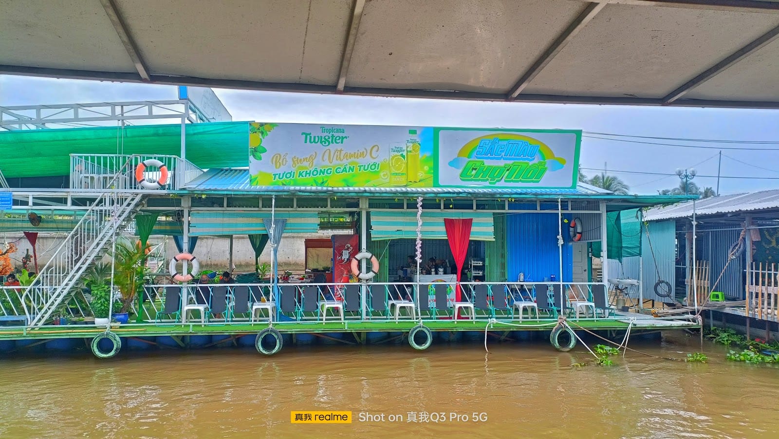 Coffee & Tea Sắc Màu Chợ Nổi