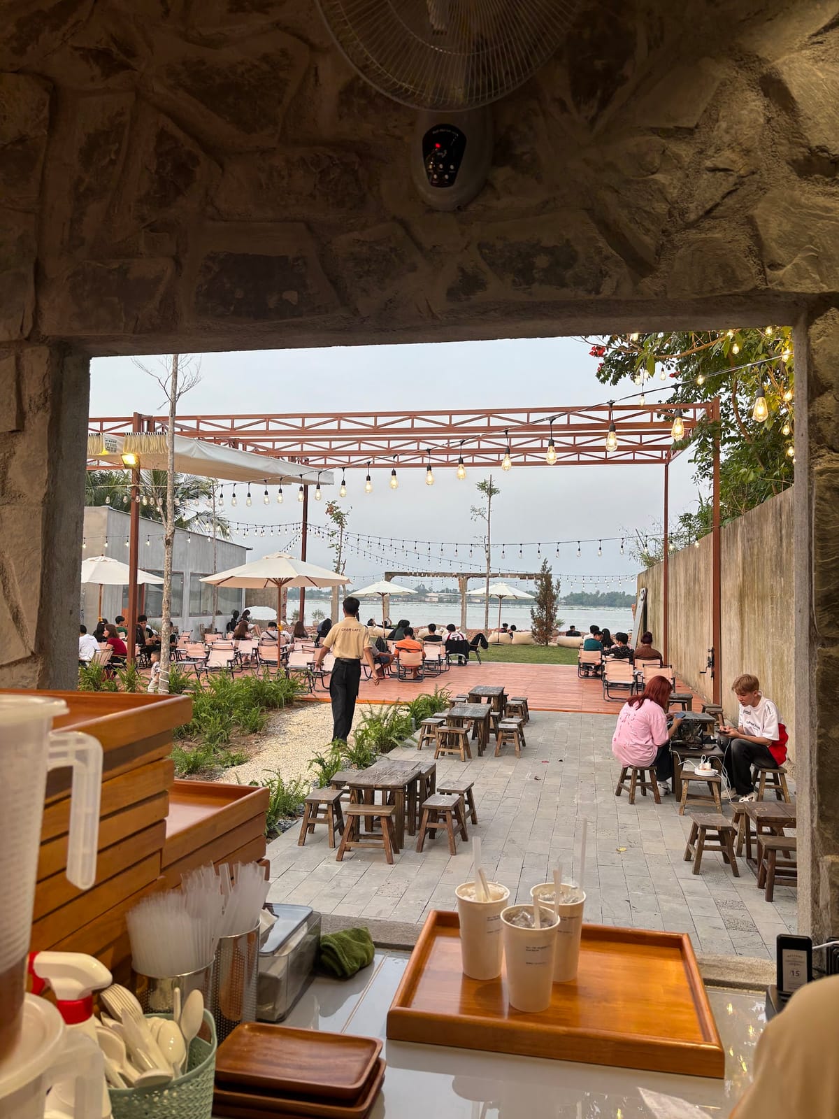 Chạm Cafe
