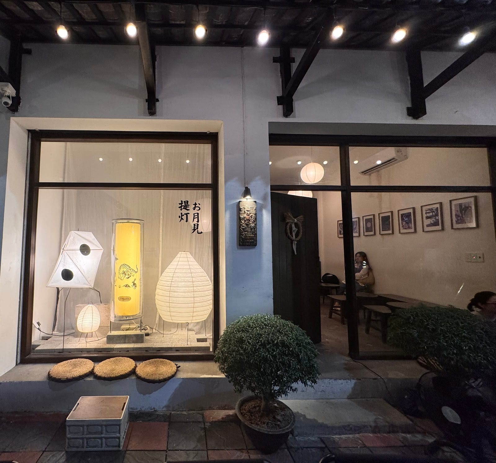 ngụm cafe