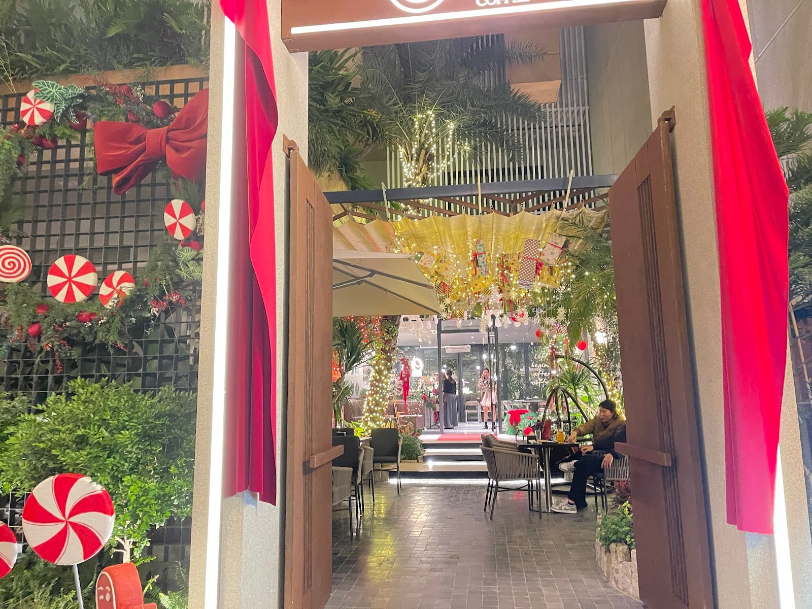 Nâu Phê ( Cafe vs Điểm Tâm Sáng )