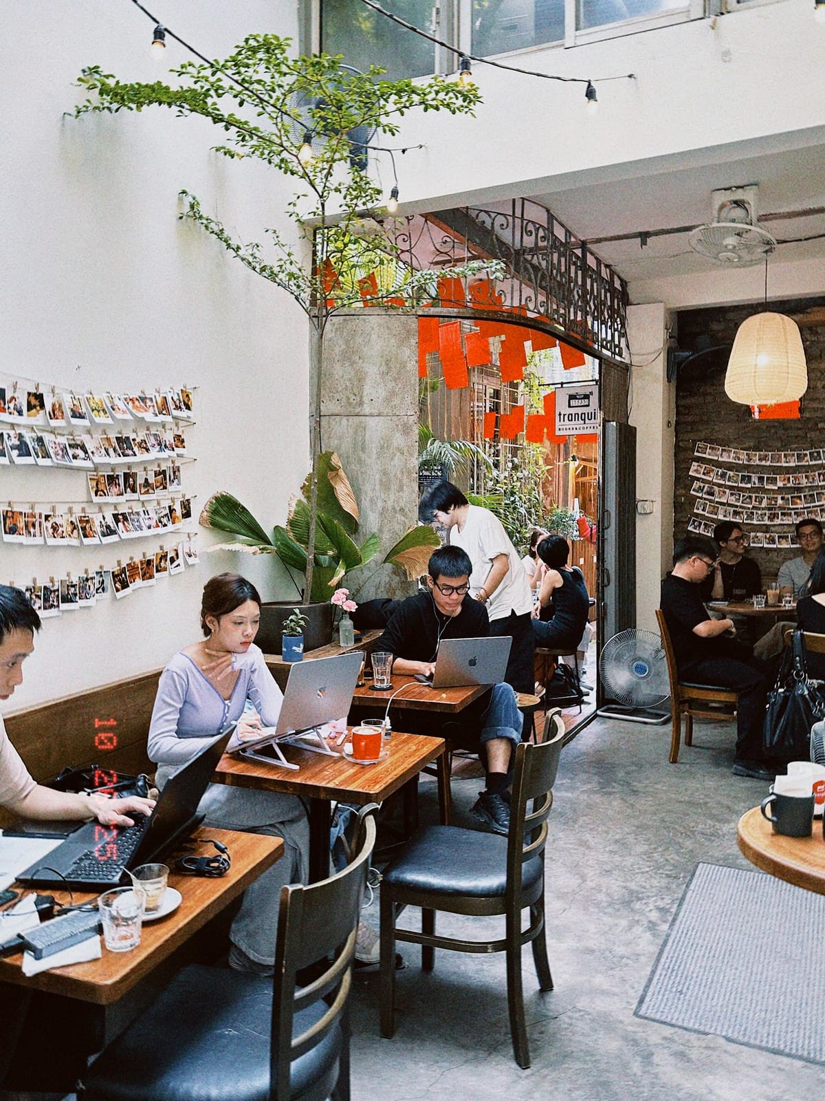 Tranquil Books & Coffee - 5 Nguyễn Quang Bích