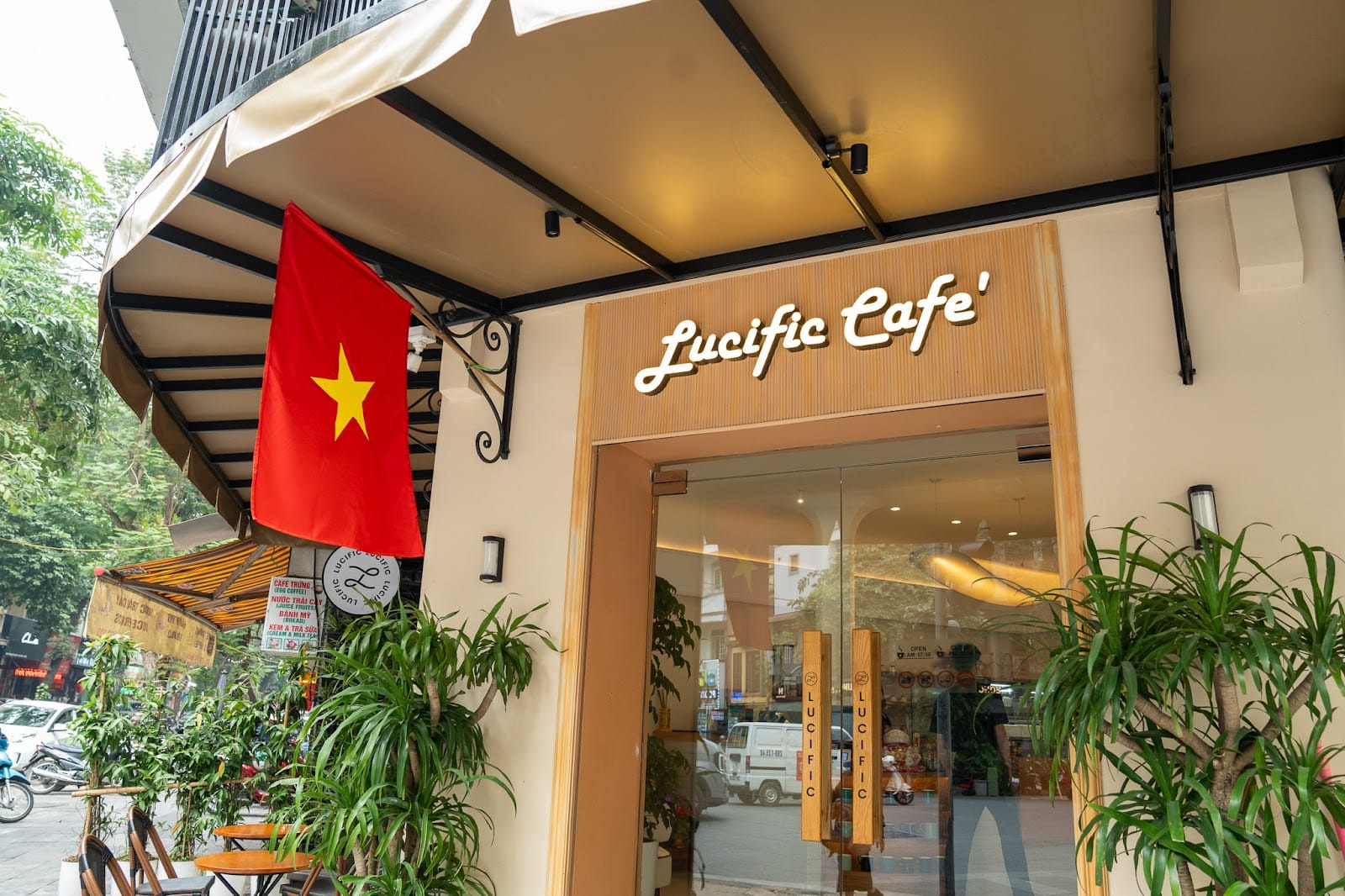 Lucific Café - 18 Hàng Thùng