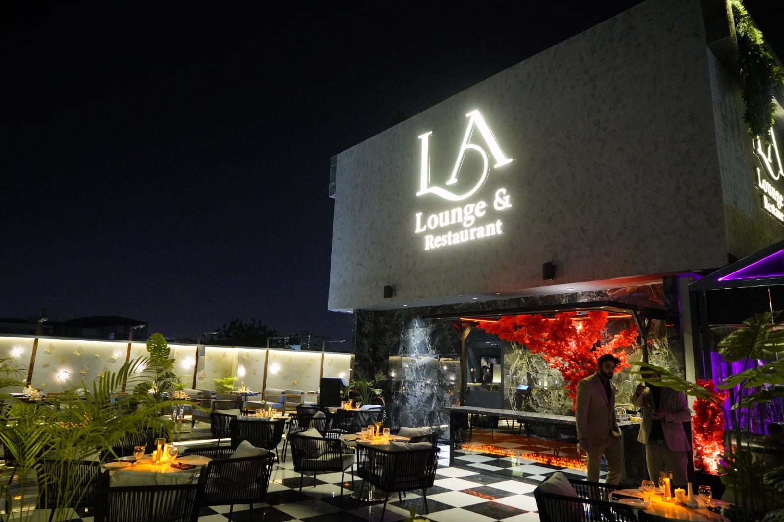 L A Lounge And Restaurant