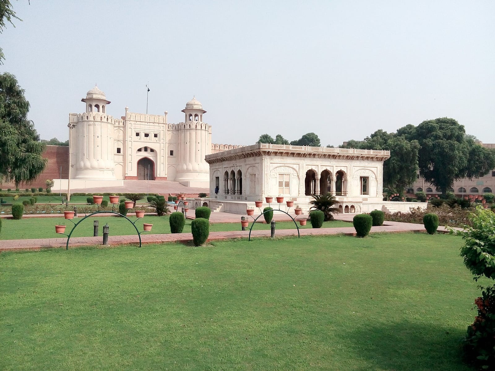 HOUSE Coffee & Desserts (Badshahi Mosque View) photo 3