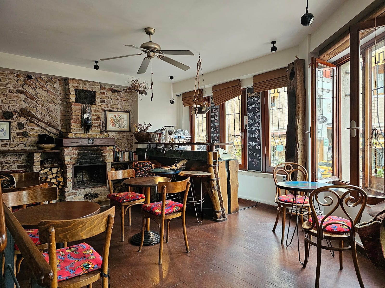 Mitara Cafe & Art
