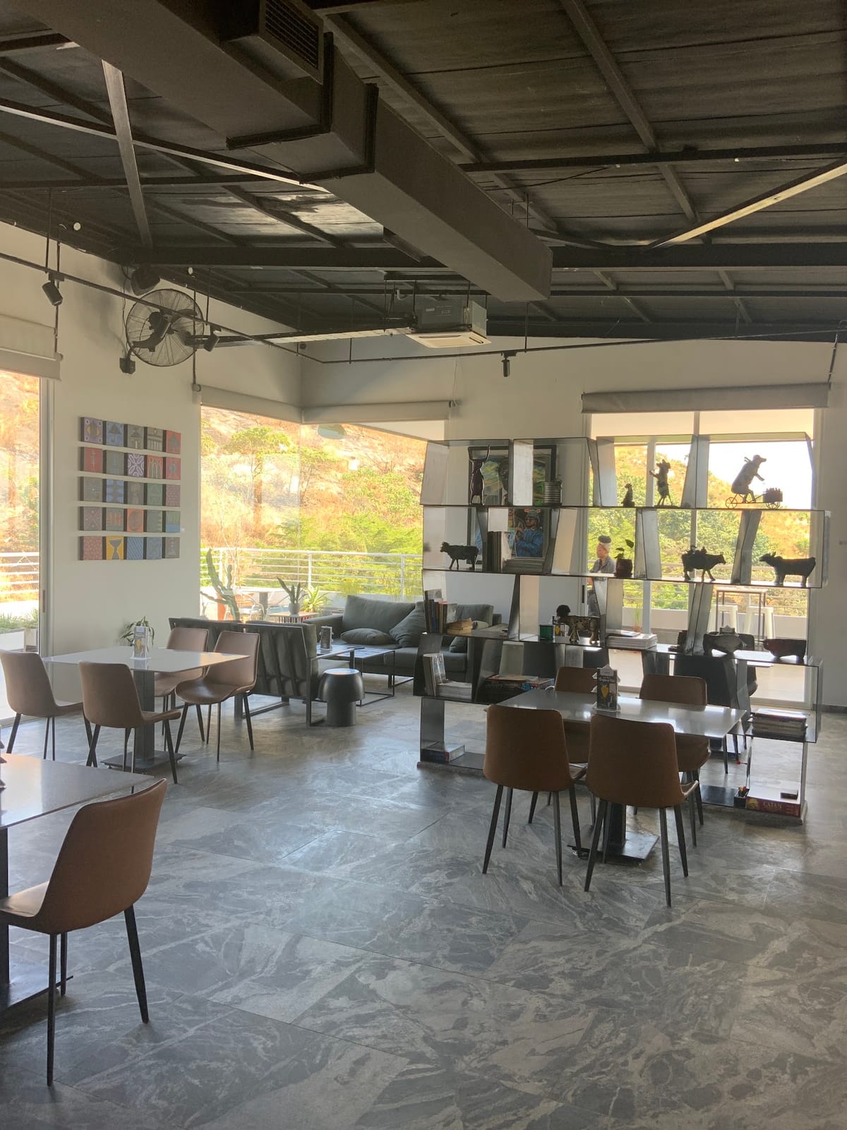 Moeshen Cafe Bar