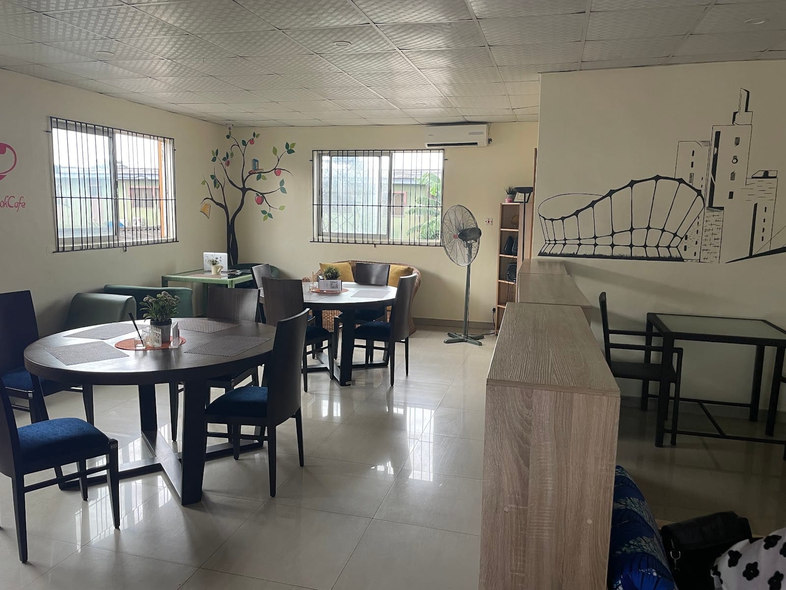 PHURAH Book Cafe