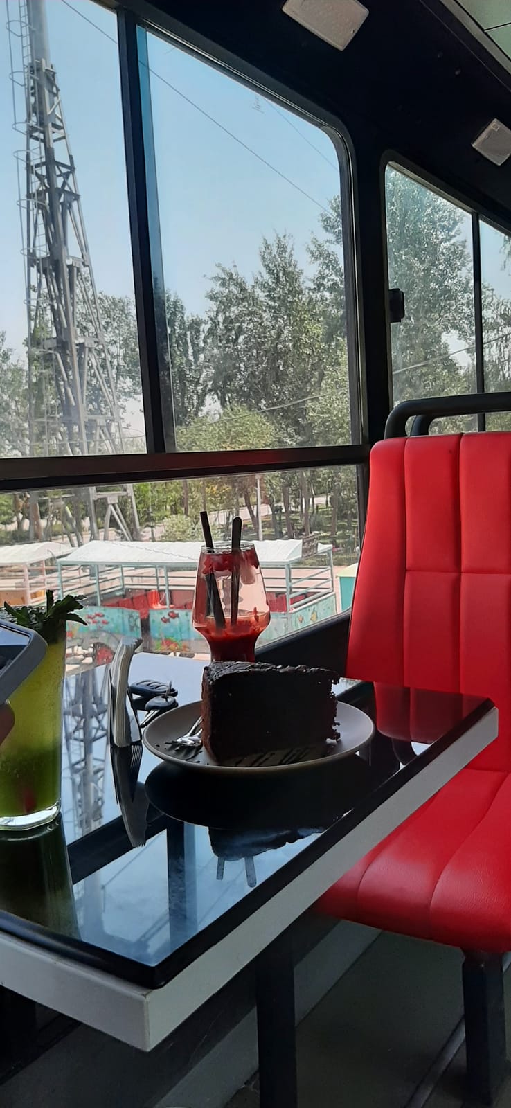 Red bus Cafe & Restaurant
