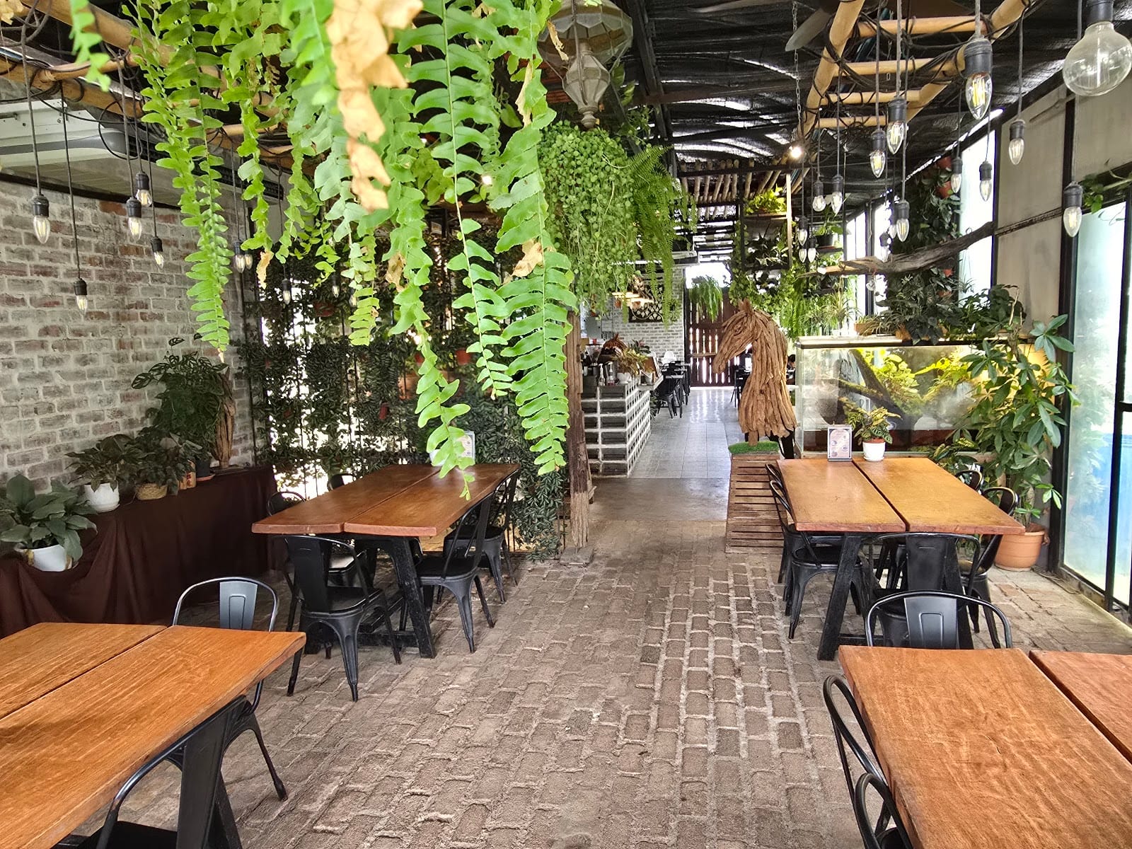 Asow Eatery Station