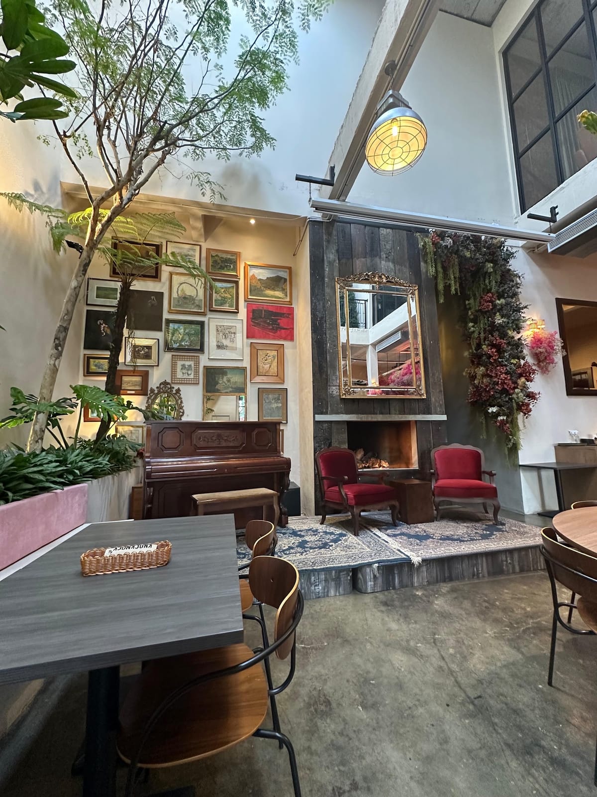 KNOCKNOCK Cafe JB