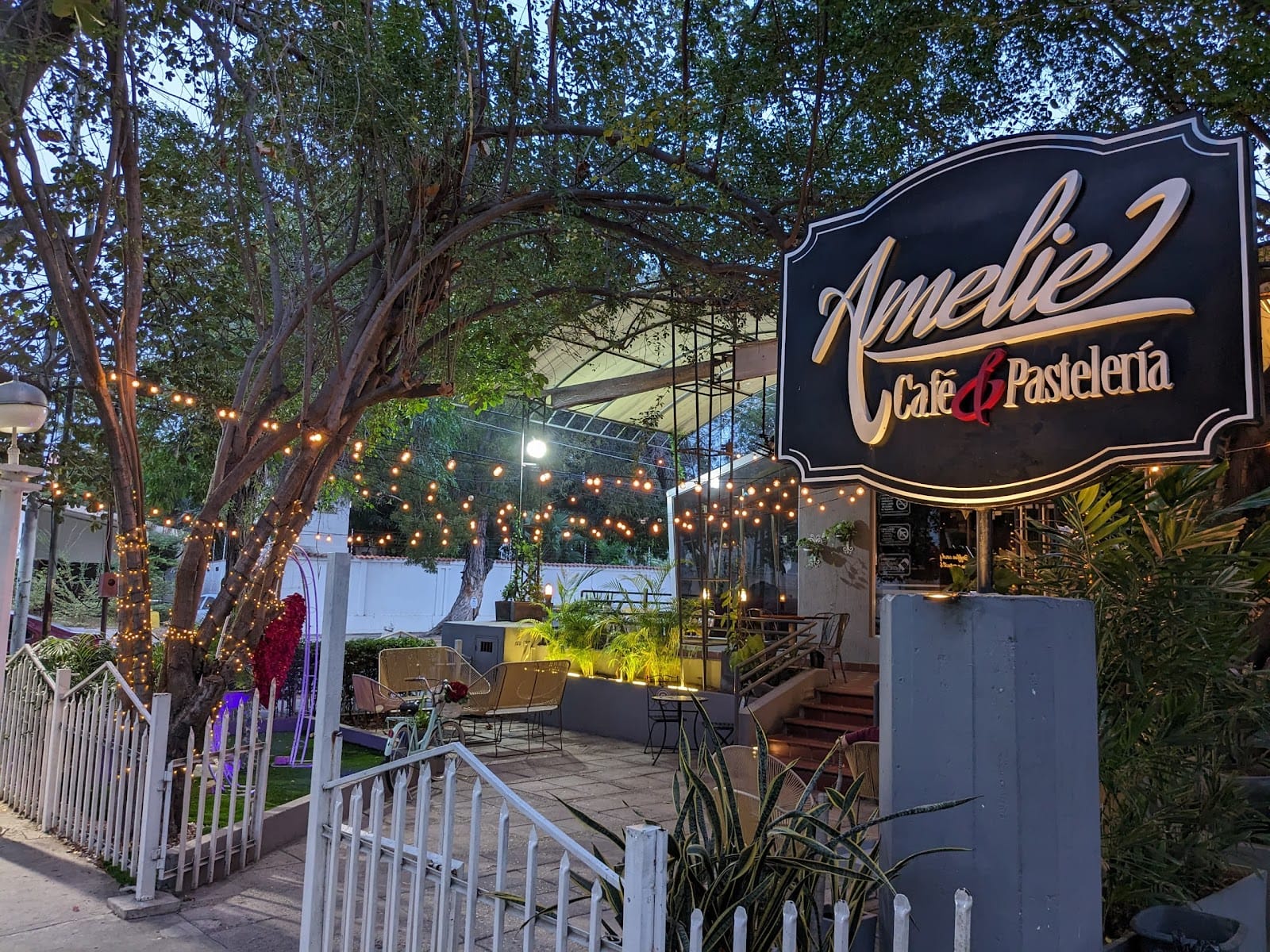 Amelie Cafe & Pasteleria